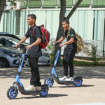 Patinetes elétricas compartilhadas são sucesso no DF; veja como circular de forma segura