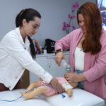 Enfermeiros obstetras participam de curso de cuidados ao recém-nascido na sala de parto