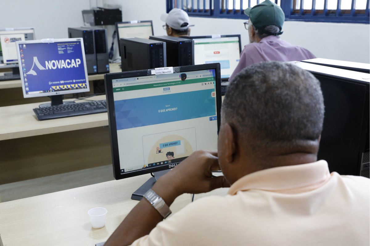 Projeto Saber sem Idade promove aulas do ensino básico para colaboradores da Novacap