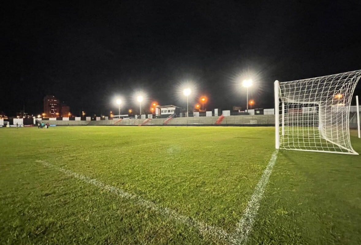 Estádio Abadião recebe nova iluminação e irá receber partidas noturnas
