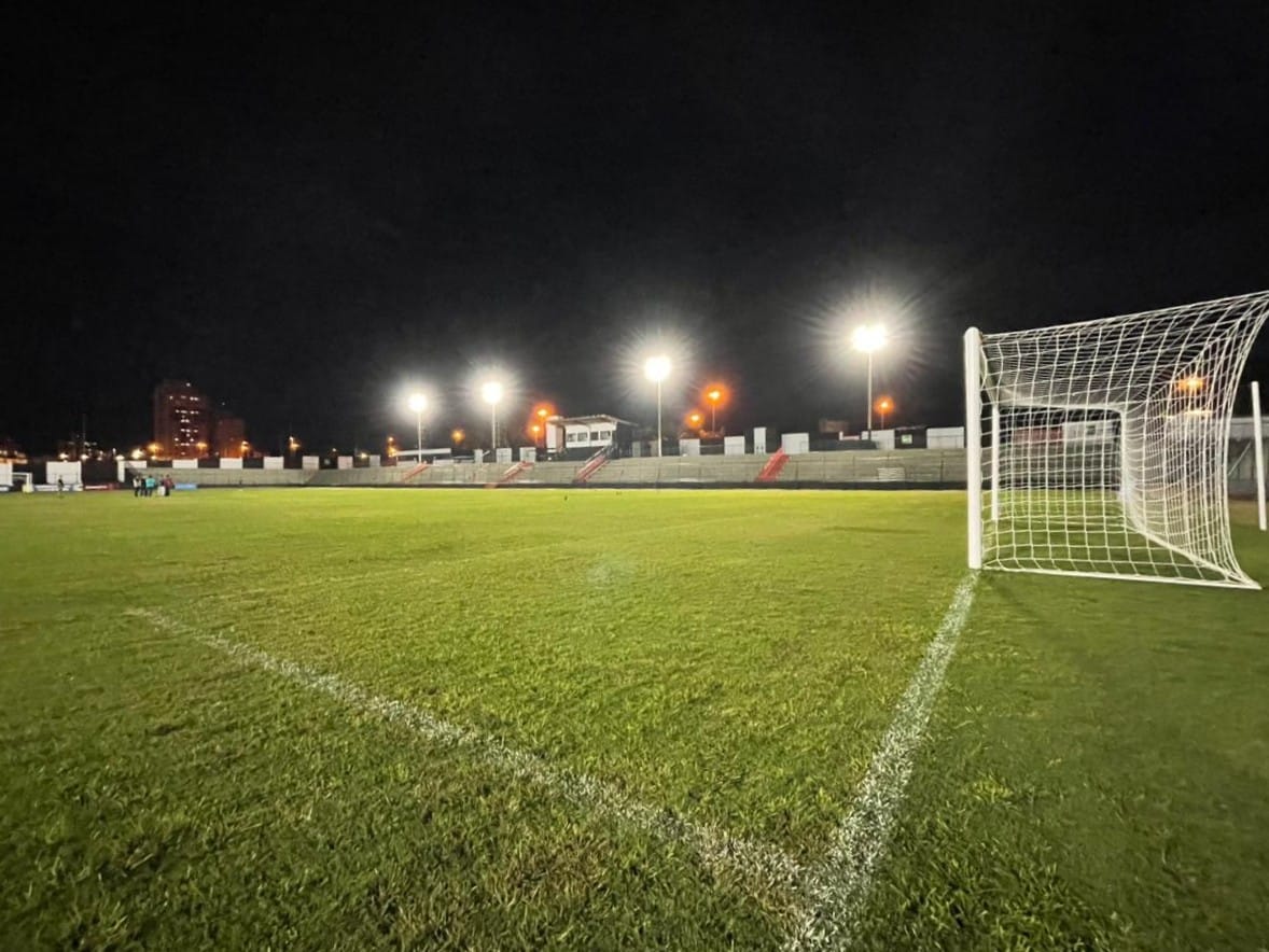 Estádio Abadião recebe nova iluminação e irá receber partidas noturnas