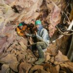 Equipes do Drenar DF rompem trecho de solo rígido em última etapa de escavações