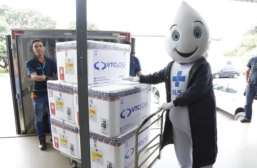 DF recebe vacinas e inicia…