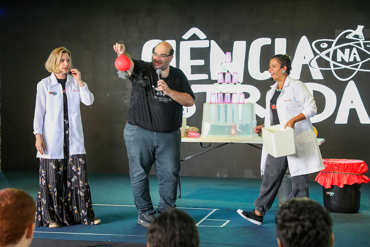 Ciência na Estrada desembarca em Samambaia com oficinas científicas e palestra de Sérgio Sacani