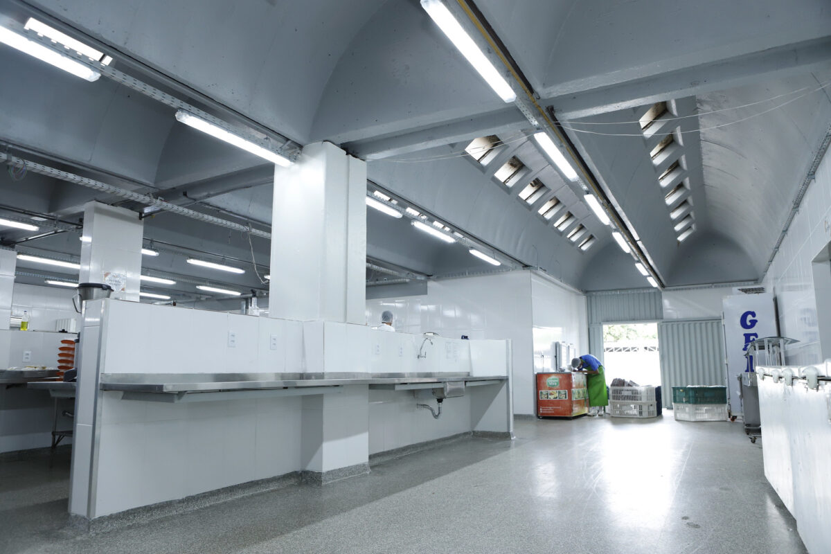 Reformada, cozinha do HRT produz até 2,4 mil refeições por dia