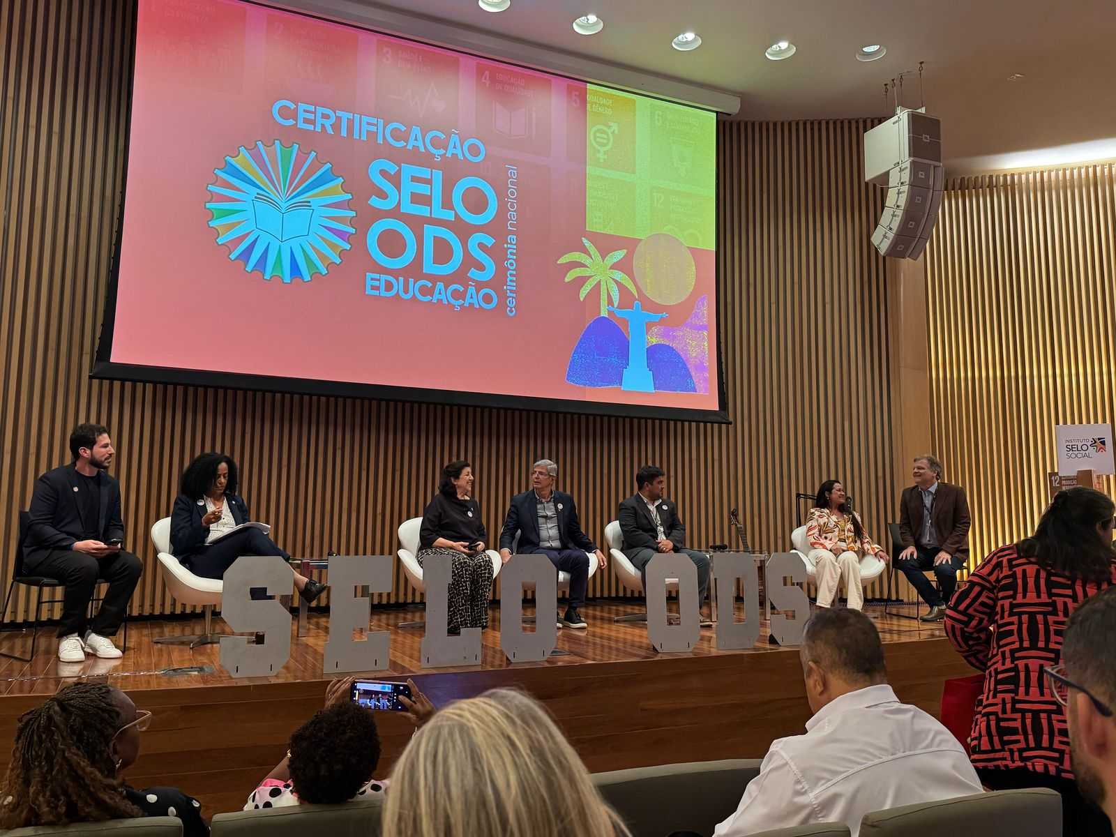 Projeto Escolas Inovadoras implementado no CEF 11 de Taguatinga recebe selo ODS de Educação