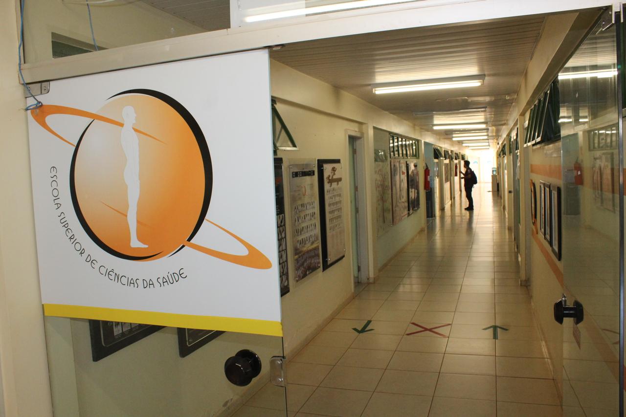 Estudantes de medicina e de enfermagem da Escs podem se inscrever no programa Bolsa Permanência