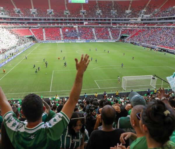 Com entrada e transporte gratuitos, final do Candangão…