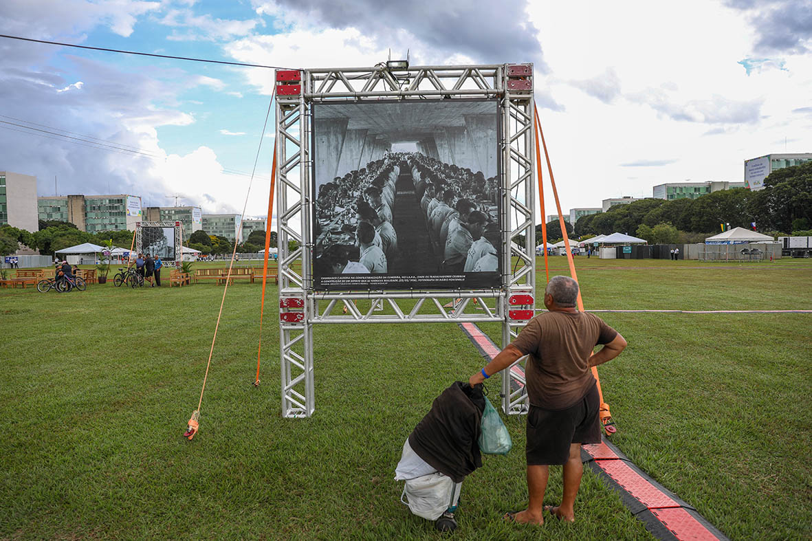 Exposições na Esplanada levam público a um mergulho na história de Brasília