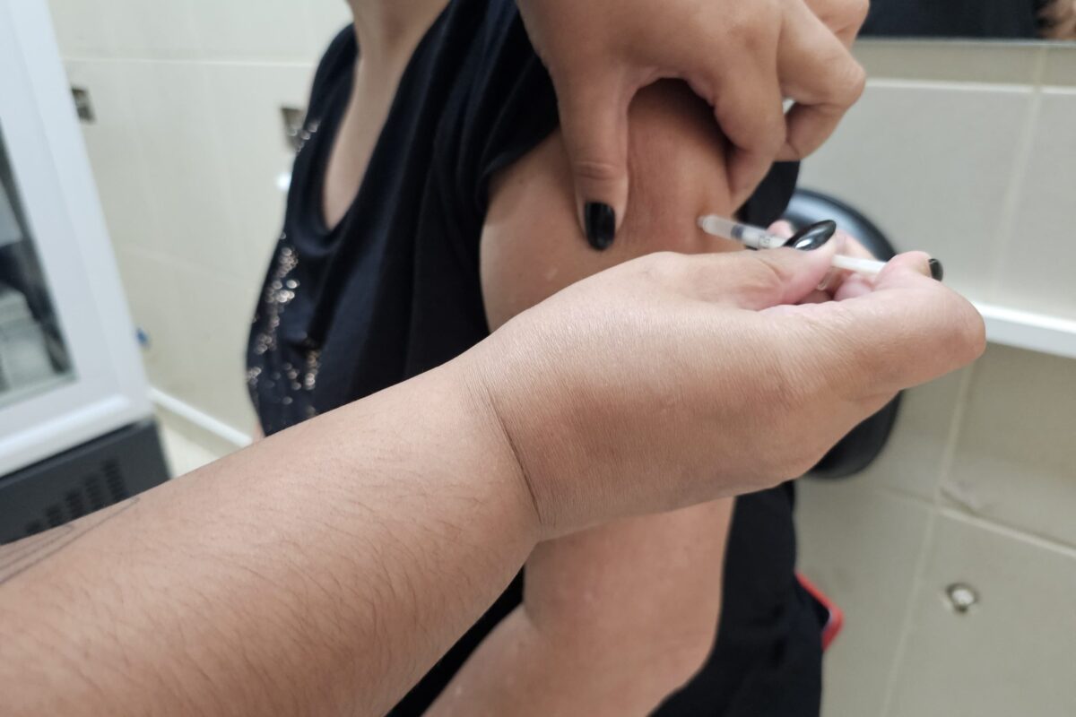 Vigilância Epidemiológica do HRSM aplica mais de mil vacinas contra influenza em oito dias