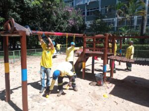 Parquinhos públicos recebem mutirão de limpeza e manutenção…