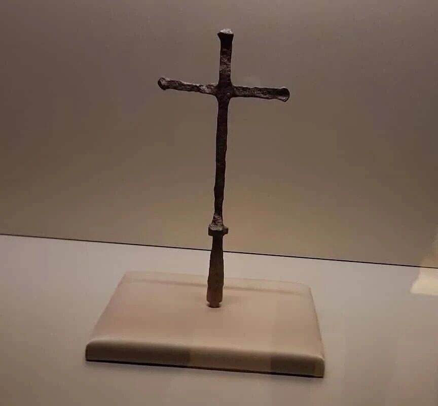 Cruz original da primeira missa no Brasil vem a Brasília no aniversário da capital