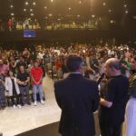 Governador Ibaneis Rocha participa de culto na igreja Núcleo de Fé