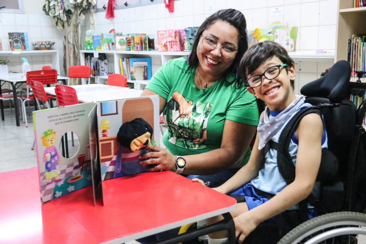 Histórias de dedicação na rede pública de ensino marcam Dia do Educador Social Voluntário