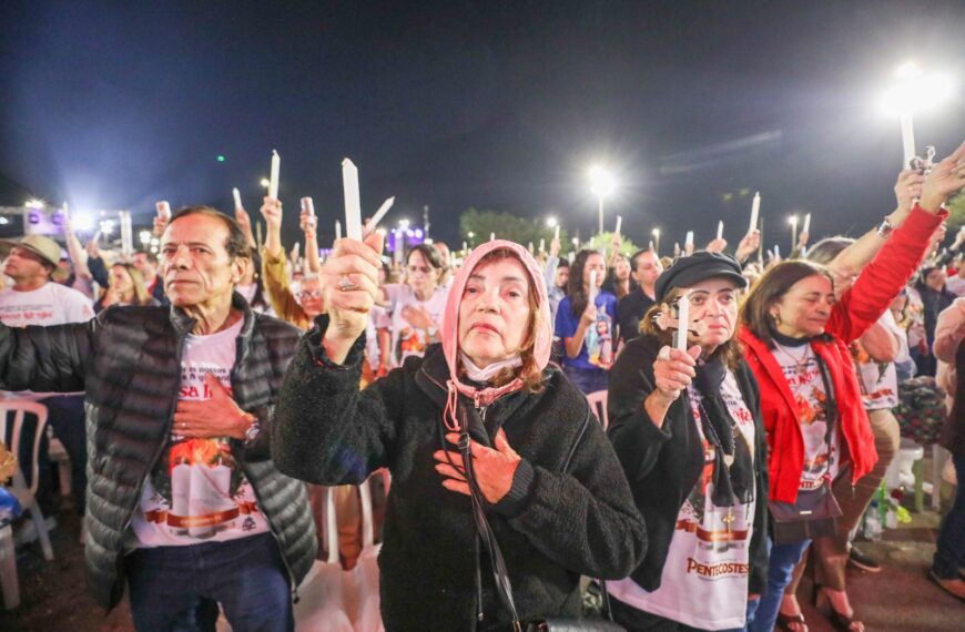 Fiéis lotam o Taguaparque para acompanhar missa que…