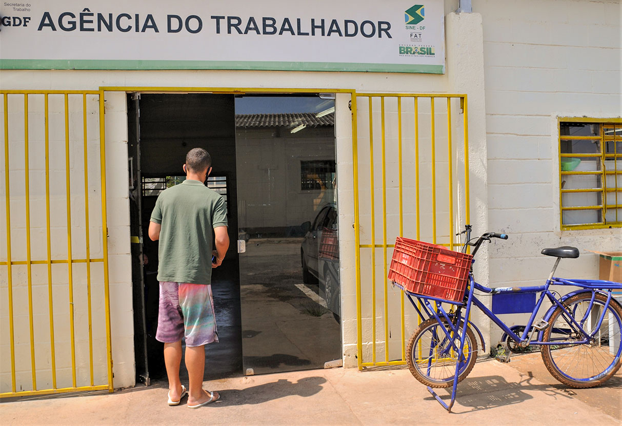 Agências do trabalhador têm mais de mil vagas abertas, com salários de até R$ 4 mil