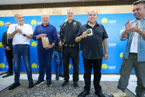 Governador Ibaneis Rocha recebe moto clube participante da…