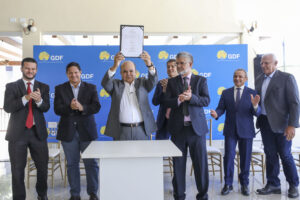 GDF entrega escritura de concessão ao Sindicato dos…