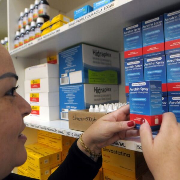 Distribuição de medicamento de farmácias de Alto Custo…