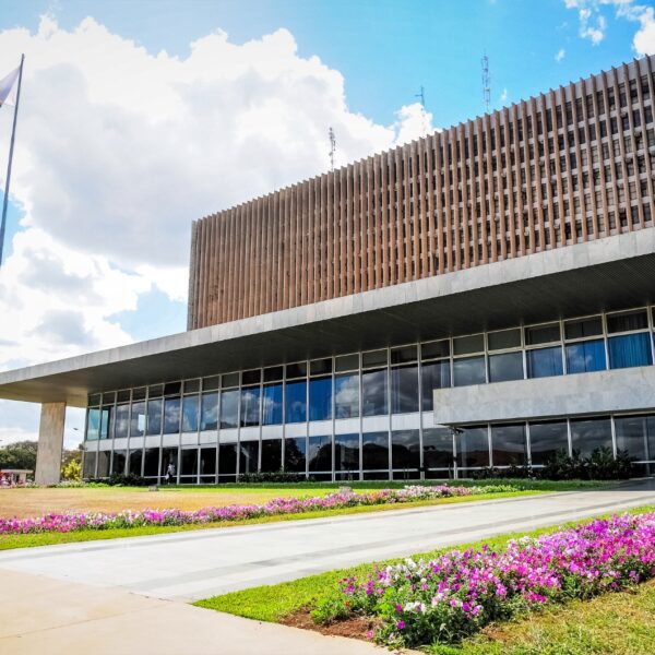 Diferença de contribuição previdenciária de servidores do GDF…