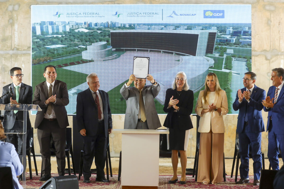Ibaneis assina ordem de serviço e destrava obra histórica da nova sede do TRF1