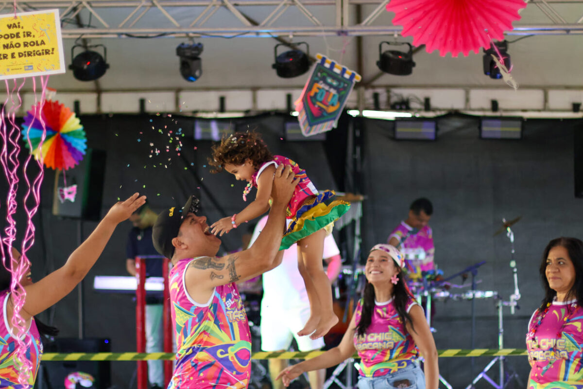 Carnaval do Entorno agita foliões com blocos e shows