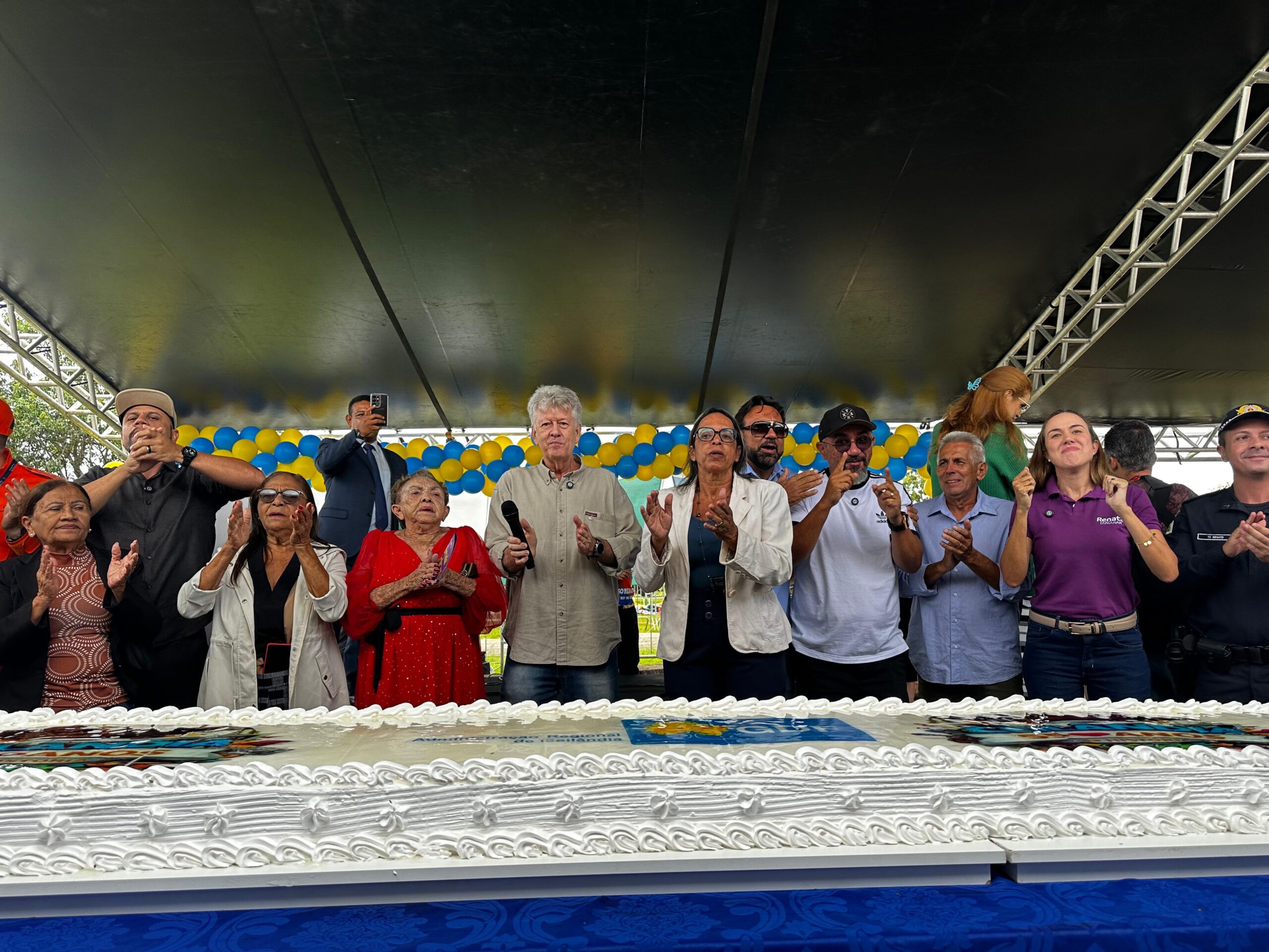 Ceilândia celebra 55 anos com corte de bolo na Praça do Trabalhador