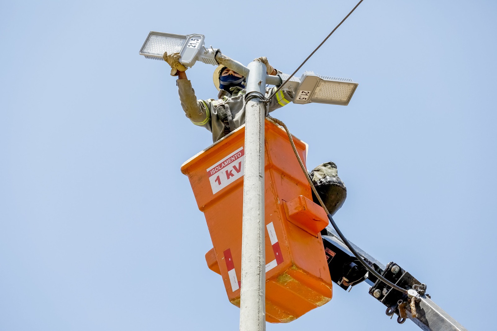 Iluminação está comprometida no centro de Brasília após danos por plantio de árvores