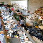 Coleta seletiva feita por cooperativas de catadores completa 10 anos no DF