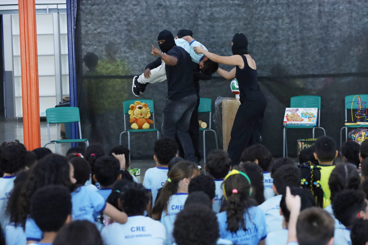 Peça teatral da UBS 1 da Candangolândia apresenta perigos escondidos por trás das telas