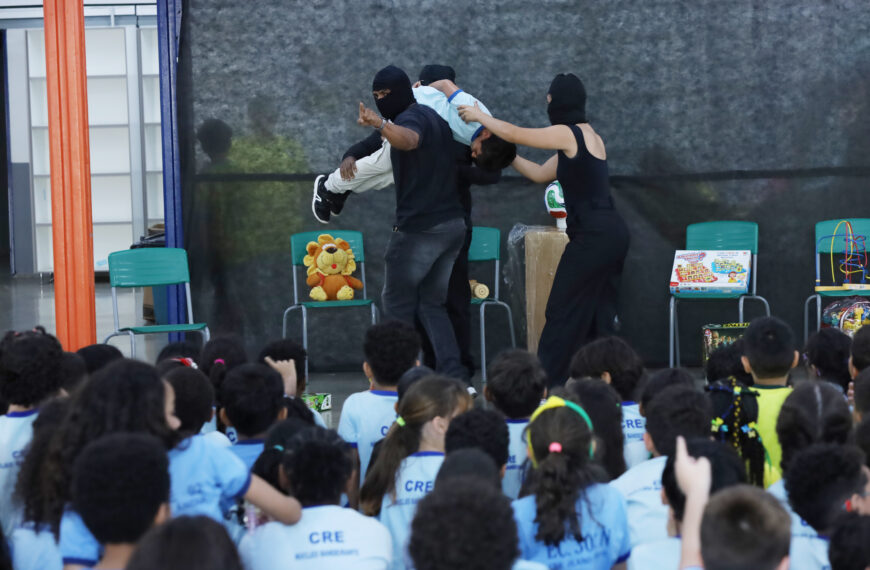 Peça teatral da UBS 1 da Candangolândia apresenta perigos escondidos por trás das telas